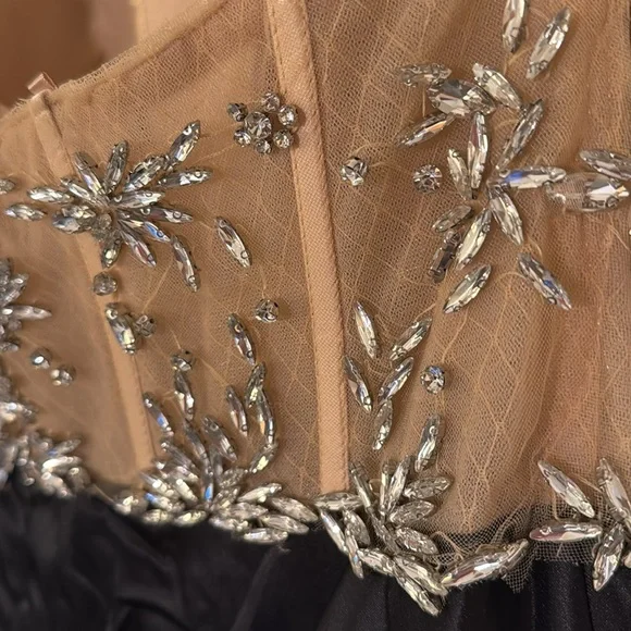 MAC DUGGAL
Strapless Embellished Bustier Ball Gown - Picture 10 of 16